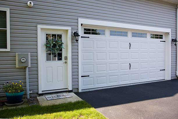 24/7 Emergency Garage Door Panel Replacement experts in Manorhaven, NY